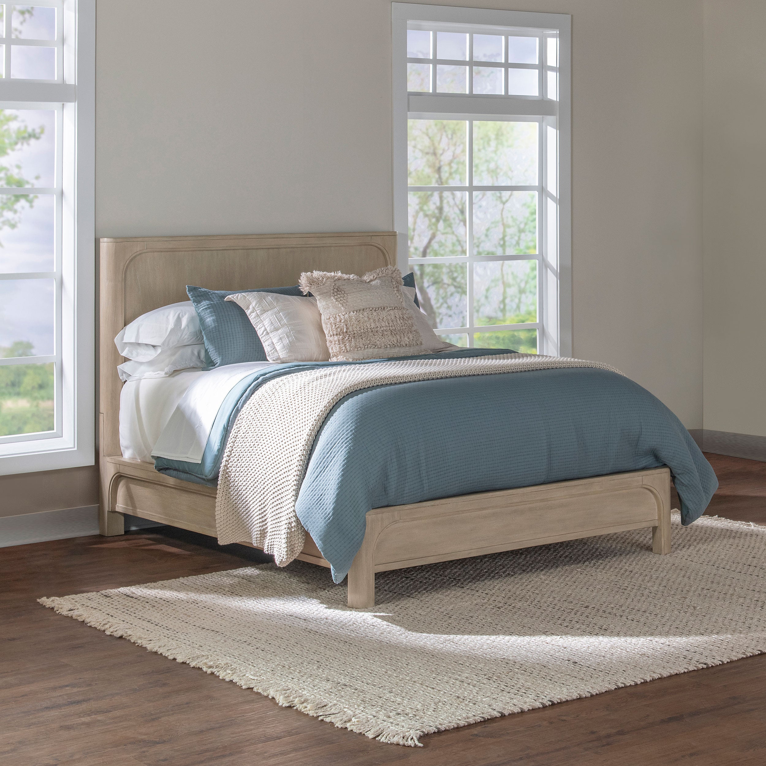 Solano Panel Bed