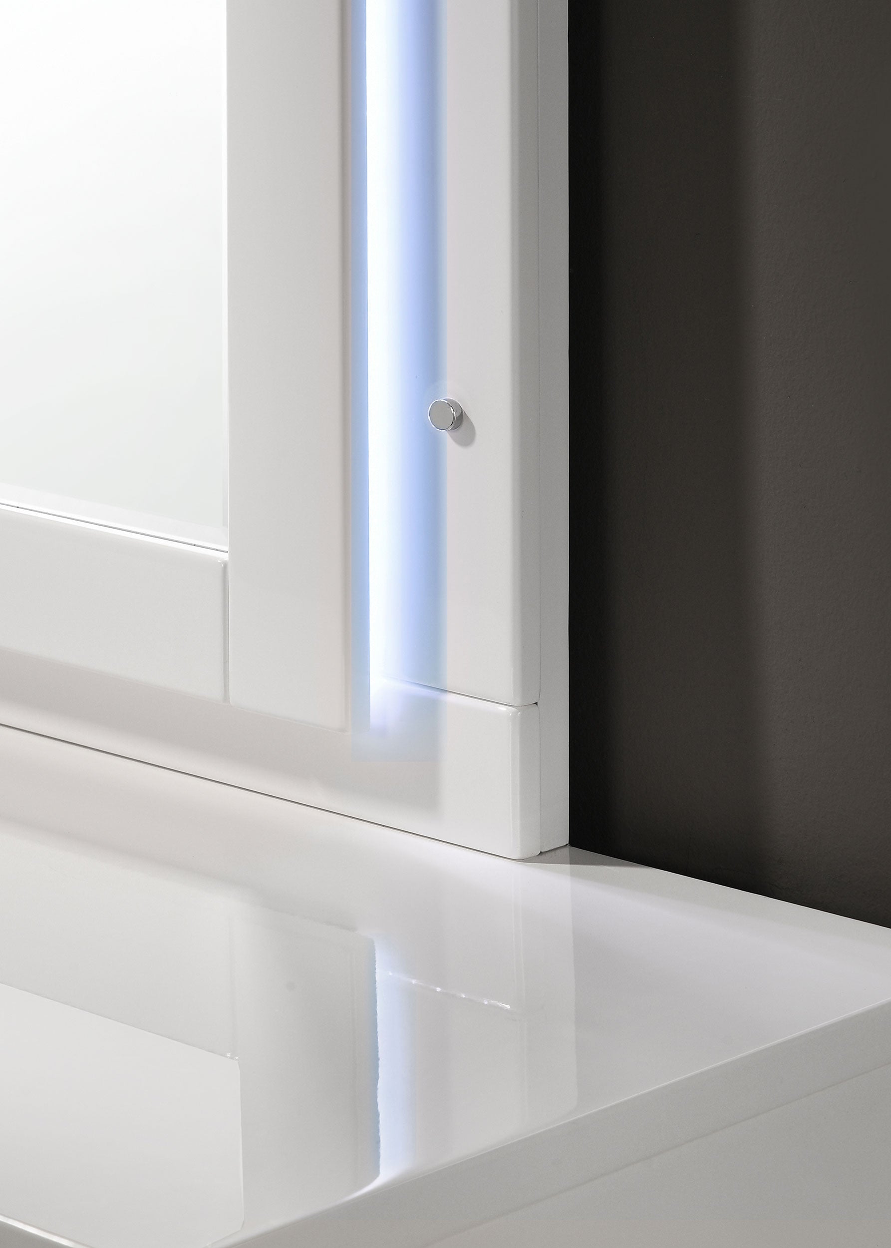 Jeremaine Bedroom Set with LED Mirror