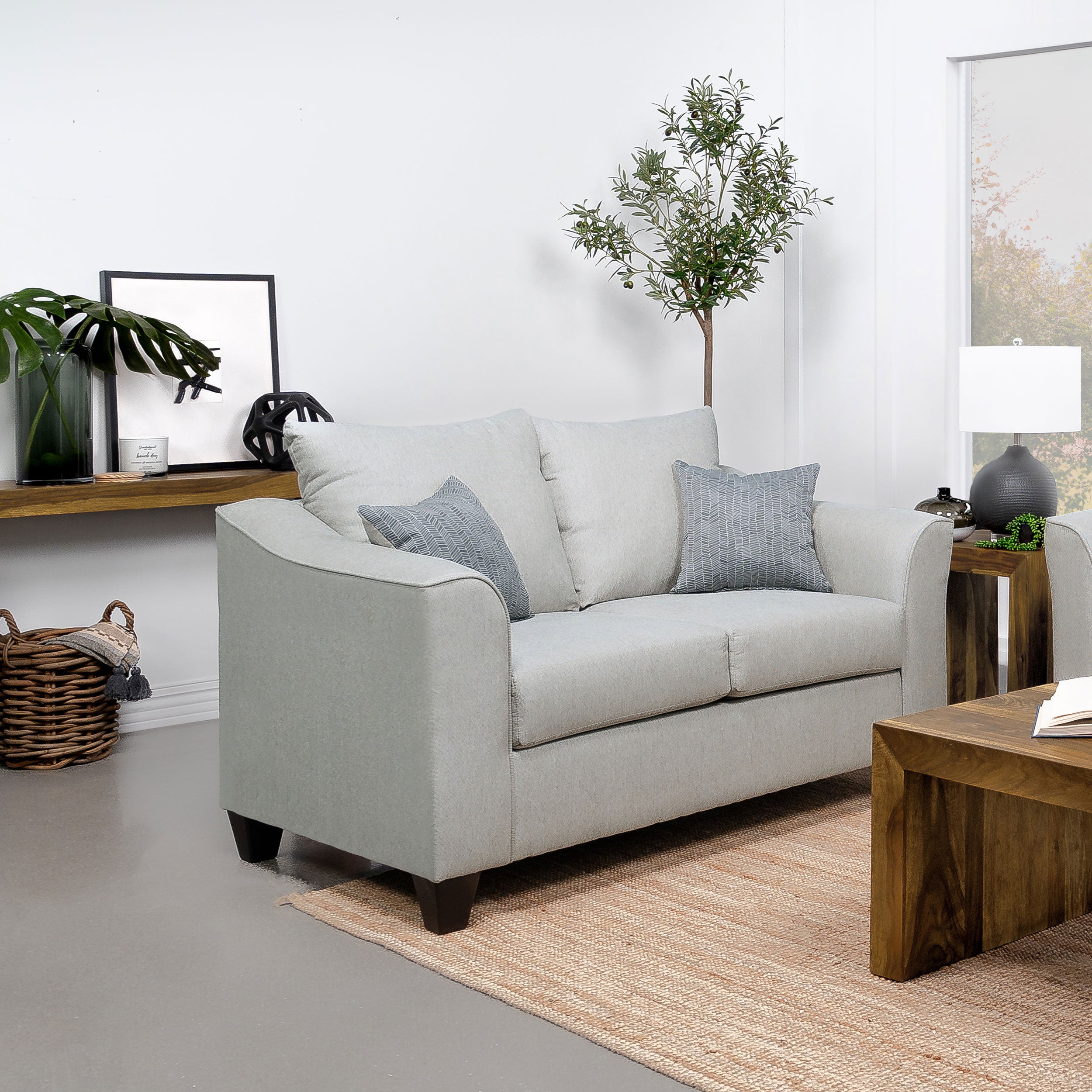 Salizar Loveseat