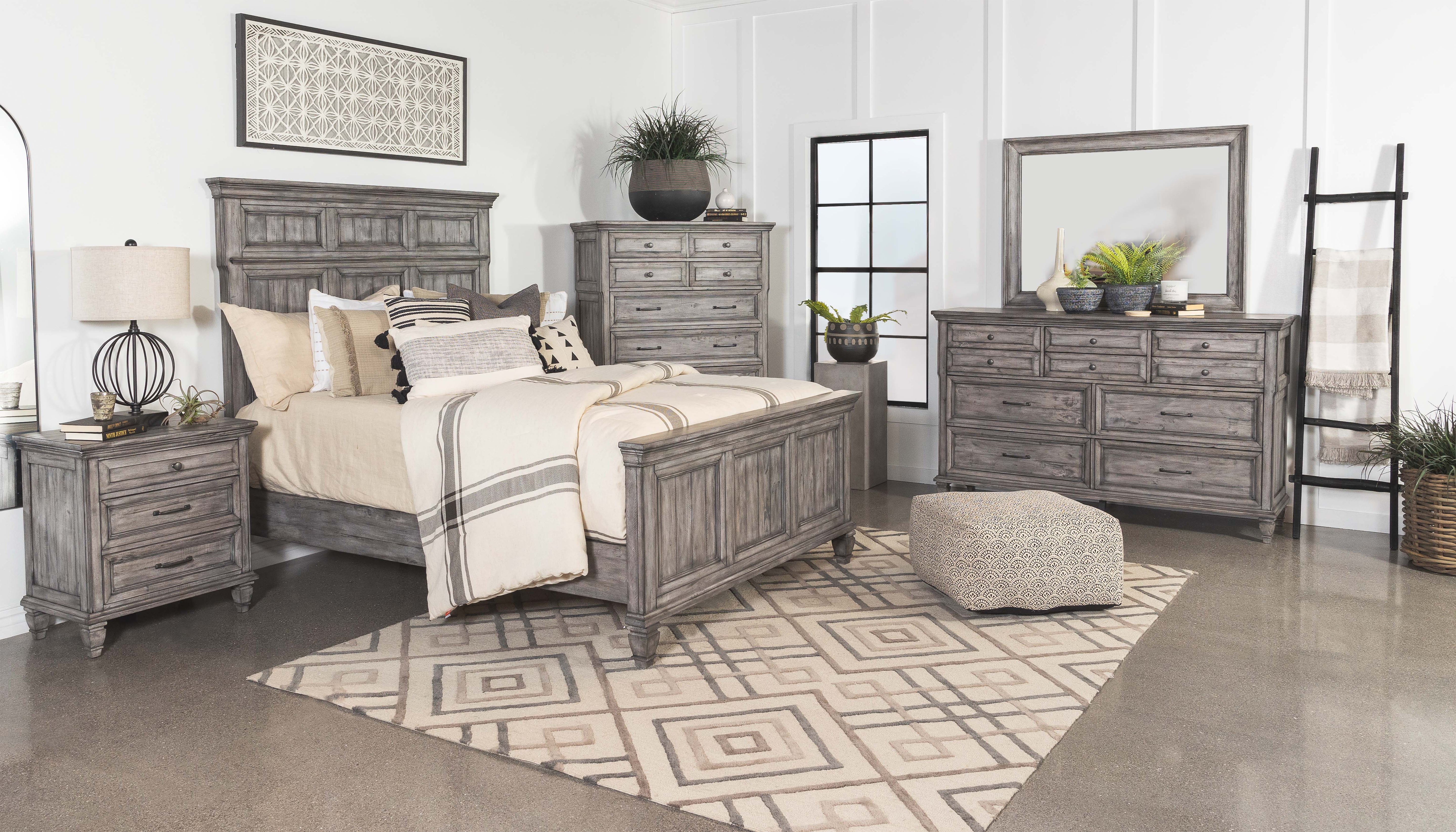 Avenue Traditional 5-piece Eastern King Panel Bedroom Set iN Grey