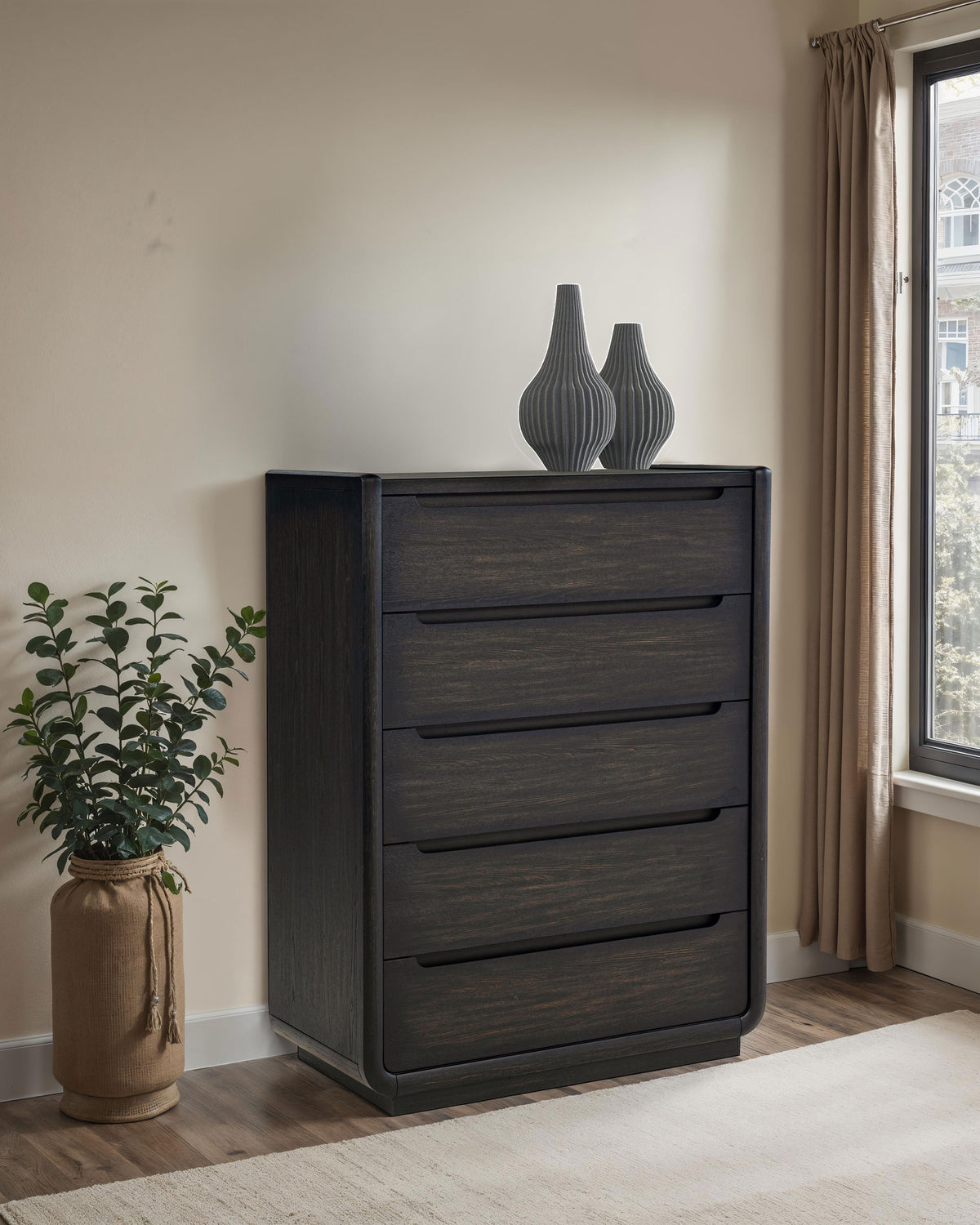 Leandro 5-drawer Bedroom Chest Burnished Black