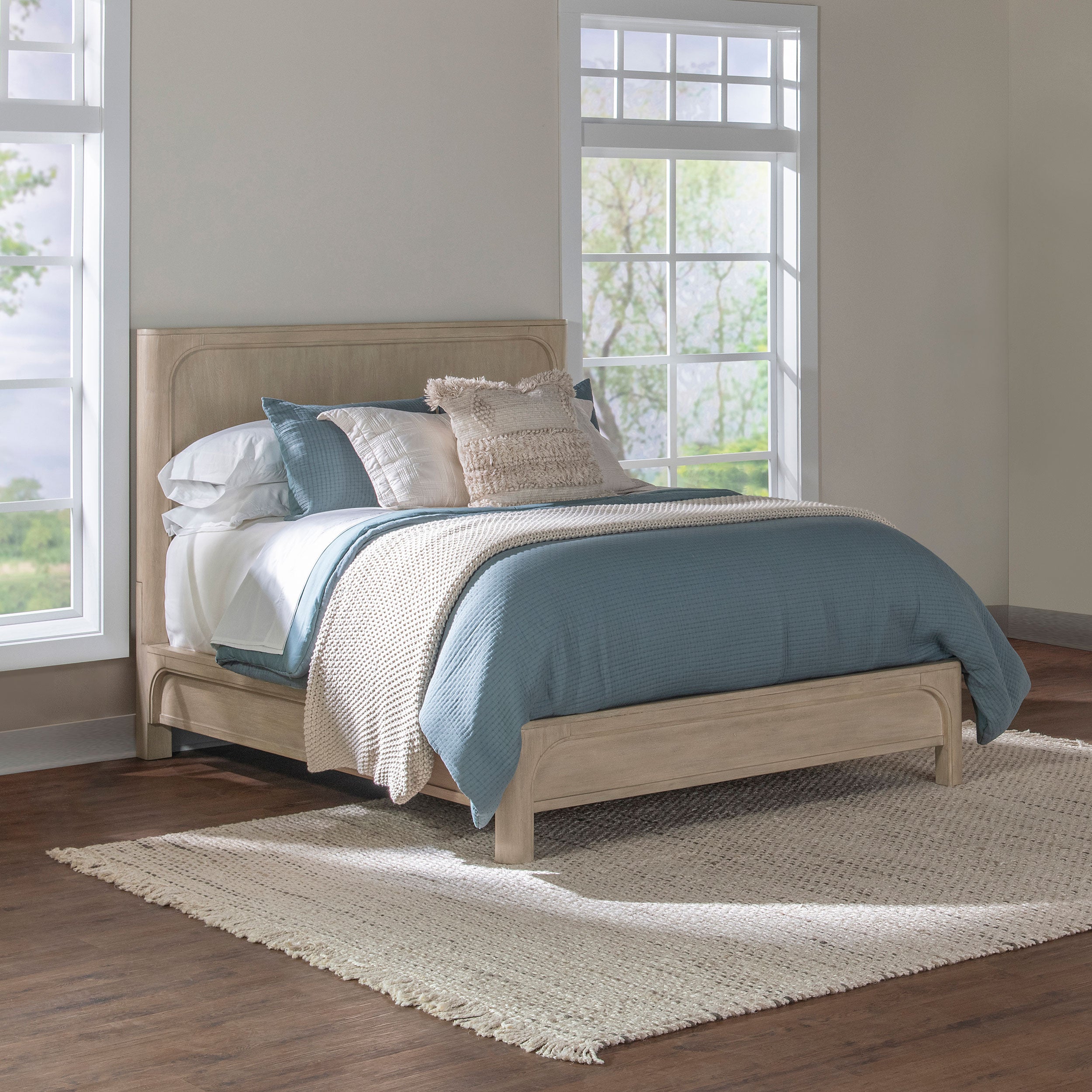 Solano Panel Bed