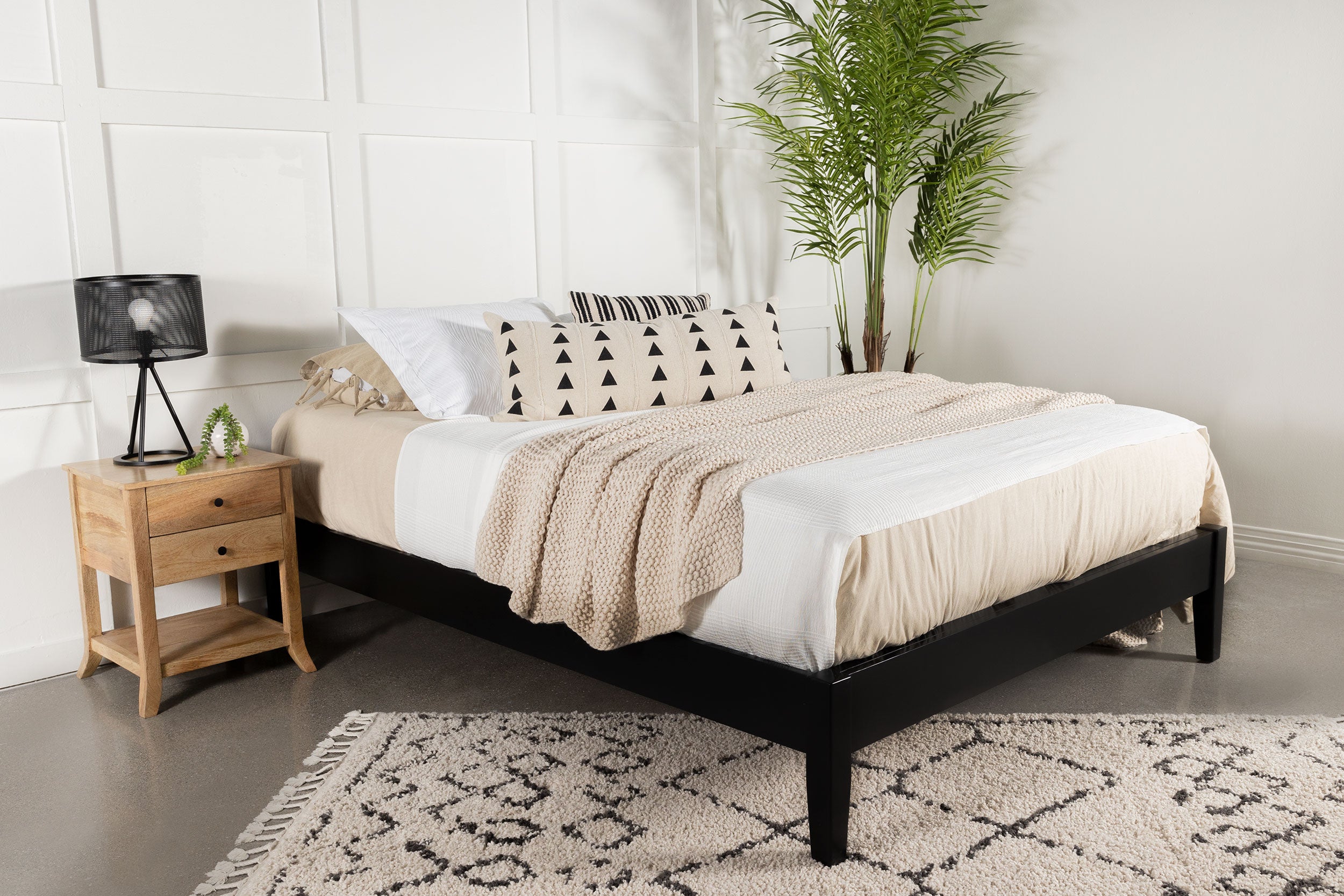 Hounslow Queen Universal Platform Bed - Black