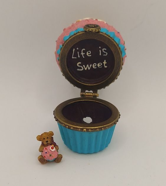 Boyds Nana Betty's Cupcake With Sweetie McBibble Birthday Treasure Box